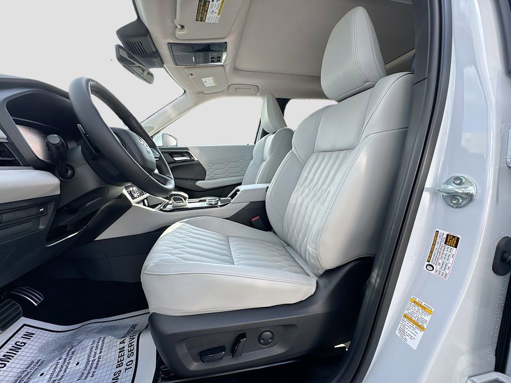 Used 2025 Mitsubishi Outlander SEL image 23