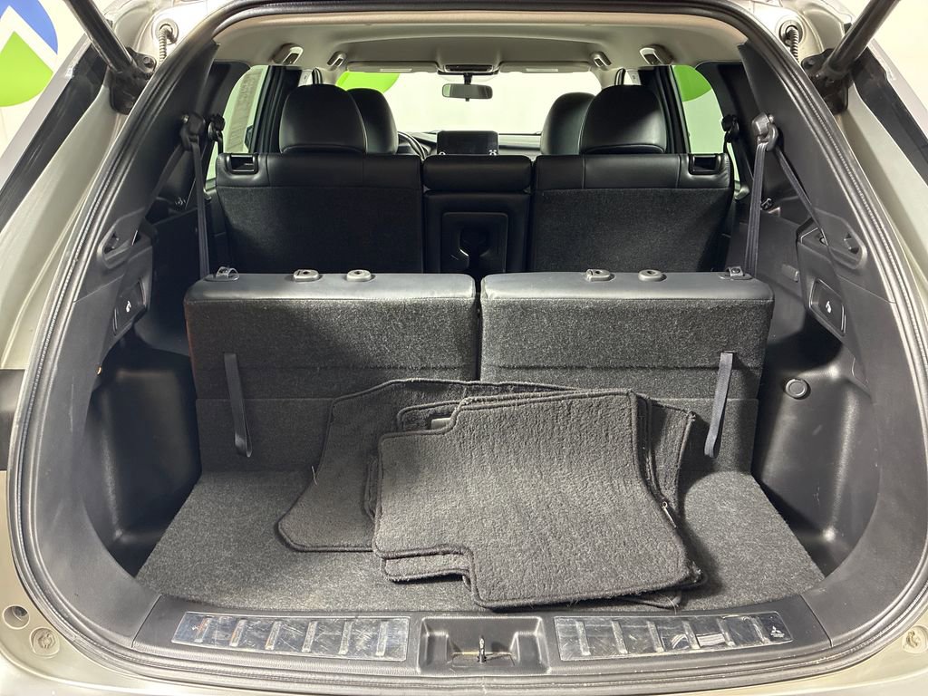 Used 2022 Mitsubishi Outlander SE image 12