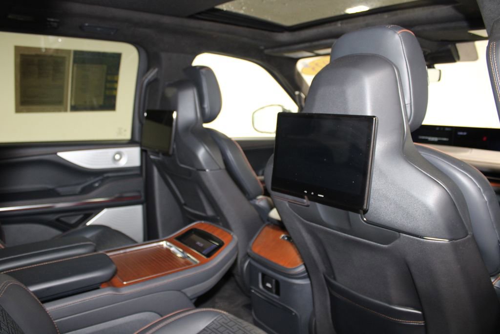 Used 2025 Lincoln Navigator Black Label AWD/4WD image 41