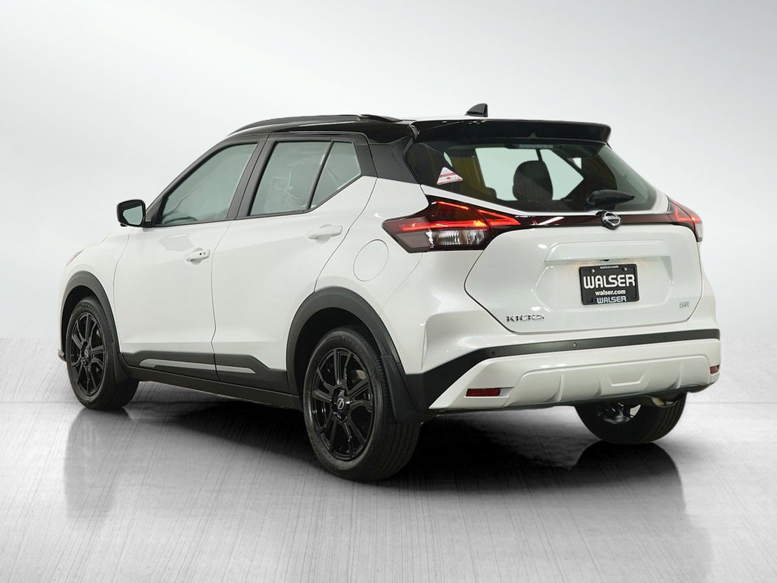 Used 2024 Nissan Kicks SR w/ SR Premium Package image 3