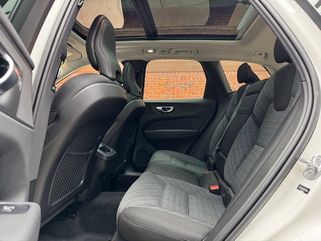 Used 2024 Volvo XC60 B5 Core image 23