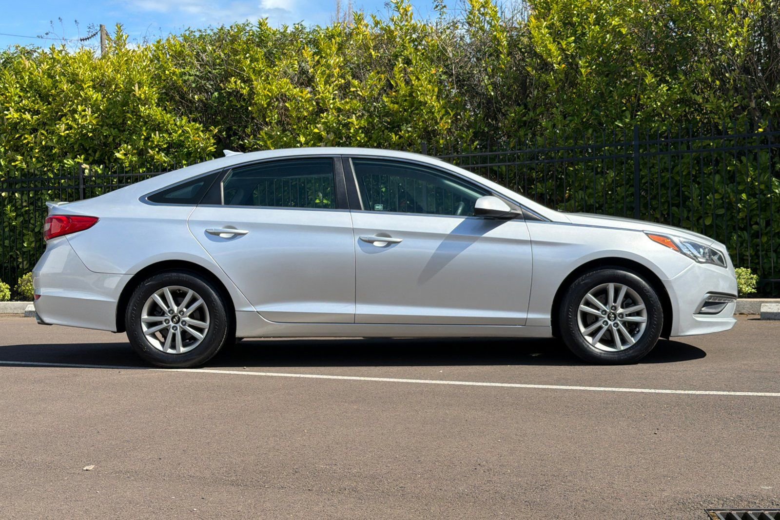 Used 2015 Hyundai Sonata SE image 3