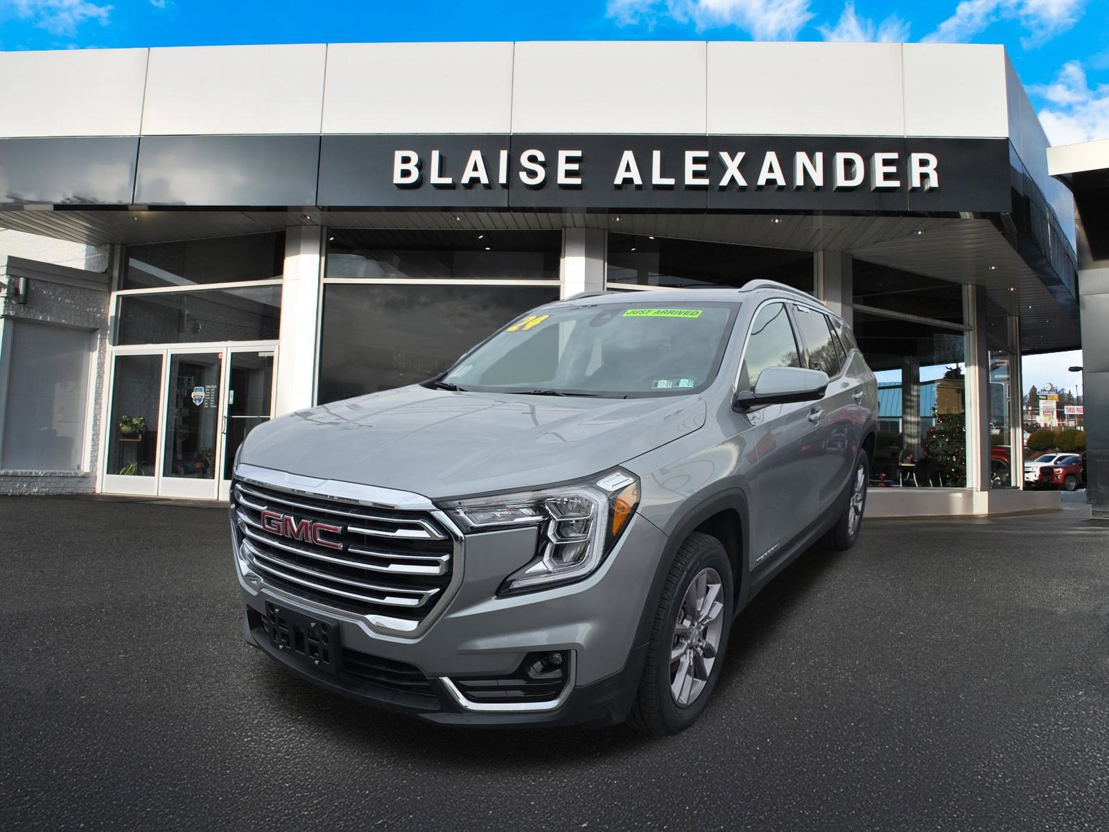 Used 2024 GMC Terrain SLT AWD/4WD image 9