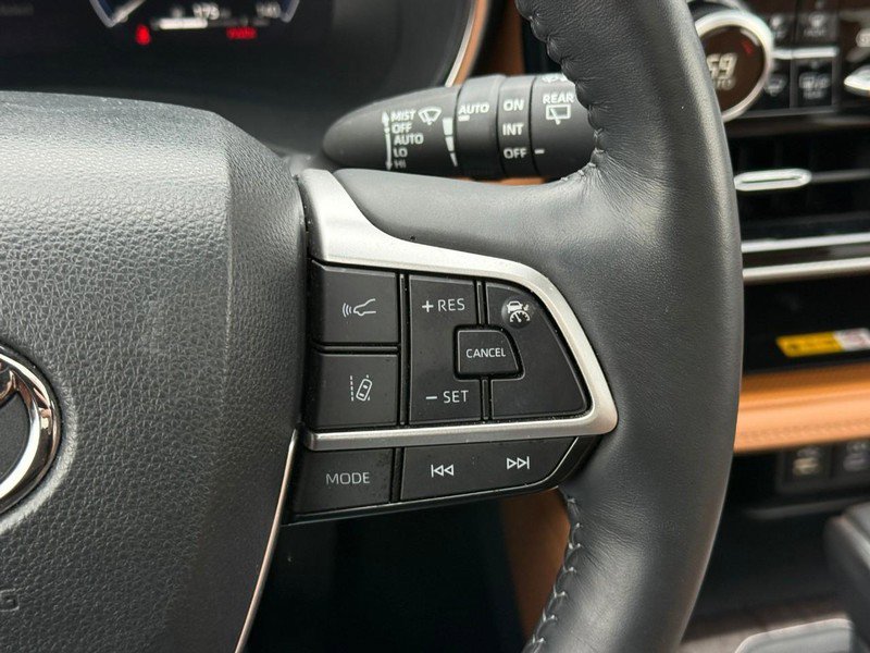 Used 2024 Toyota Highlander Platinum image 27