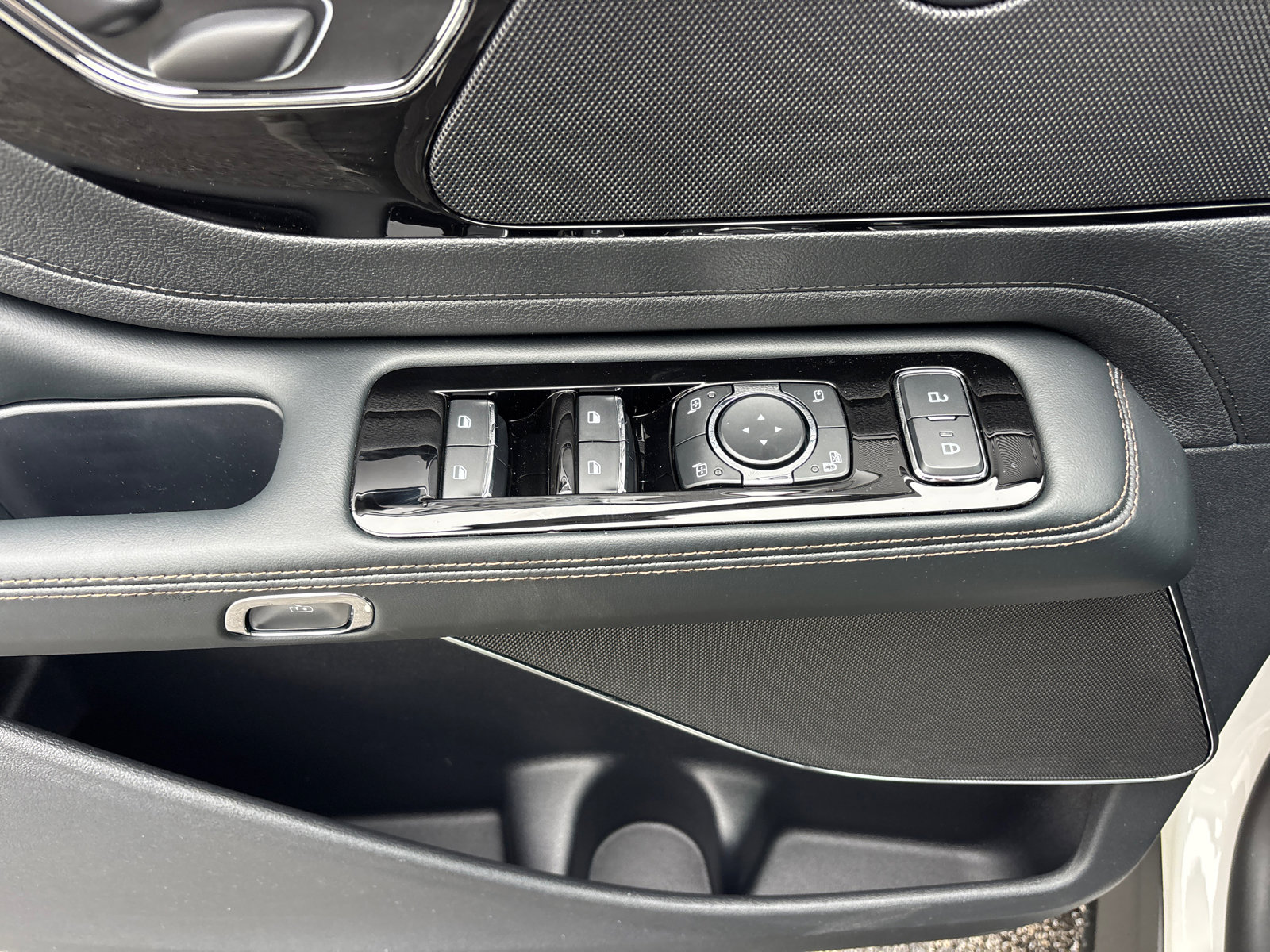 New 2026 Lincoln Aviator Reserve AWD/4WD image 13