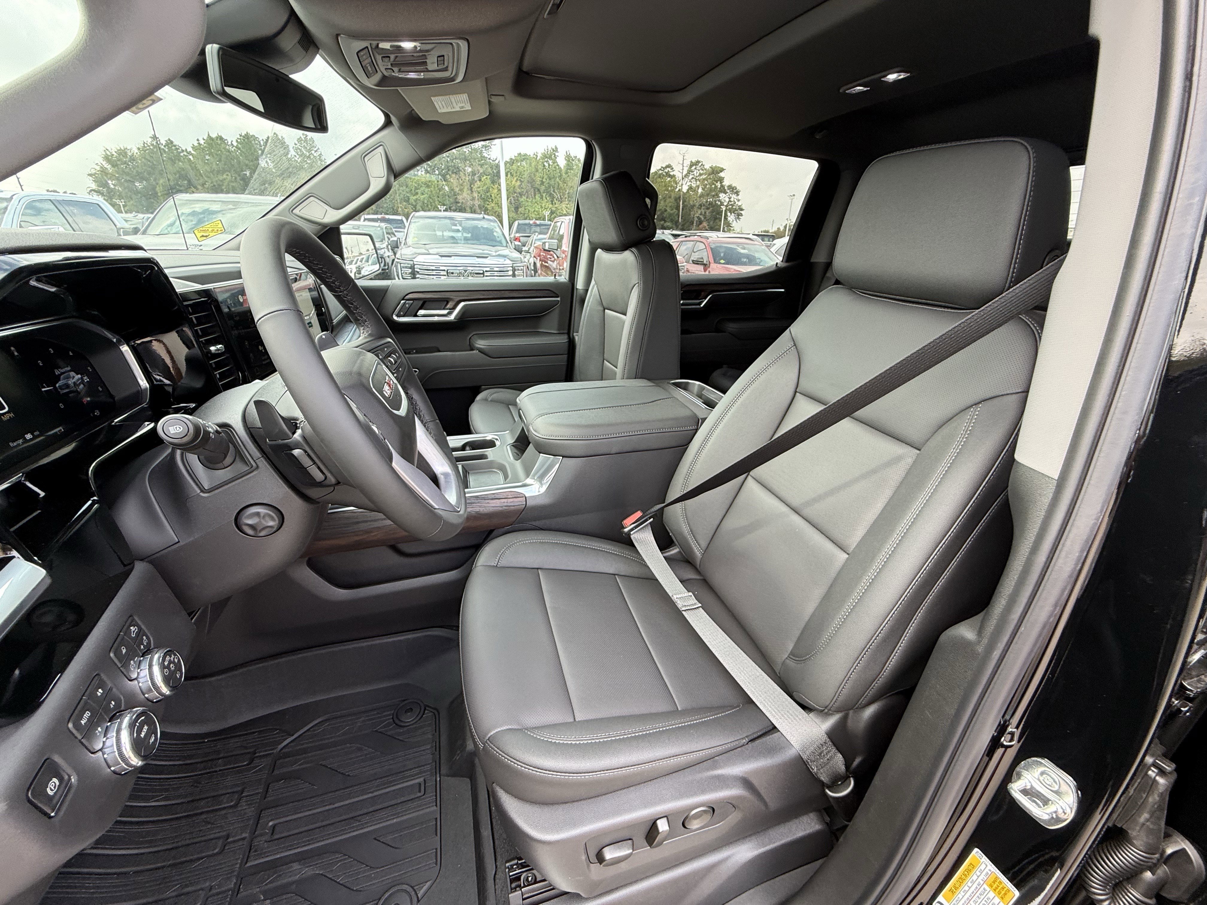 New 2026 GMC Sierra 1500 SLT image 17