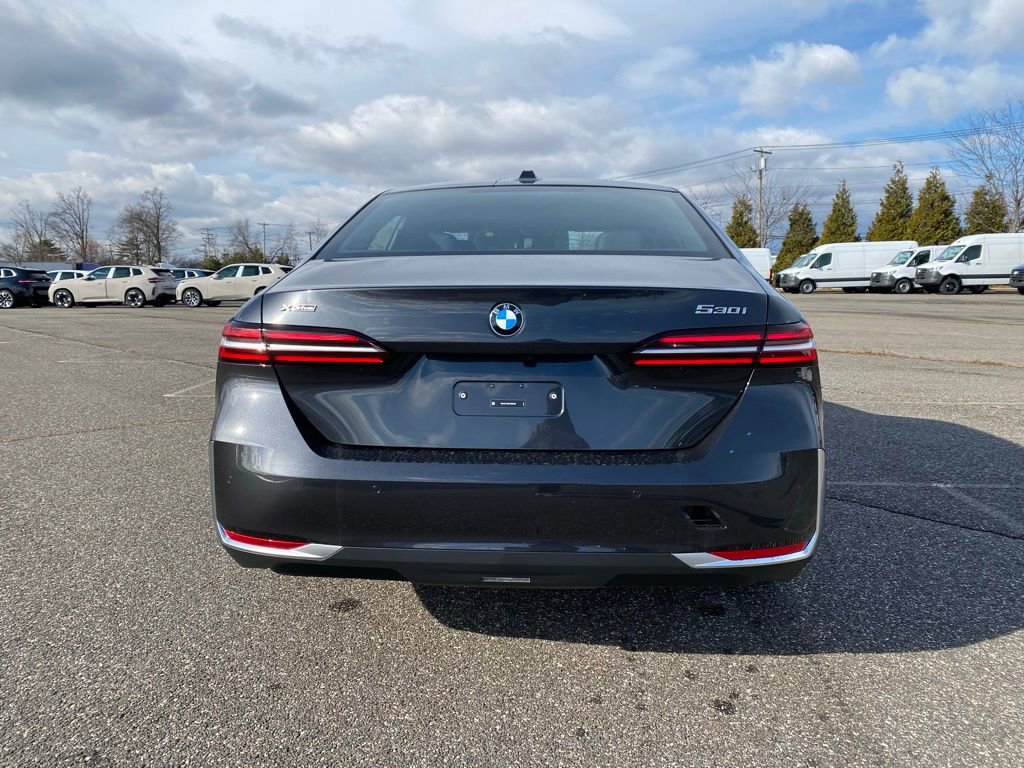 New 2026 BMW 530i xDrive w/ Convenience Package AWD/4WD image 3