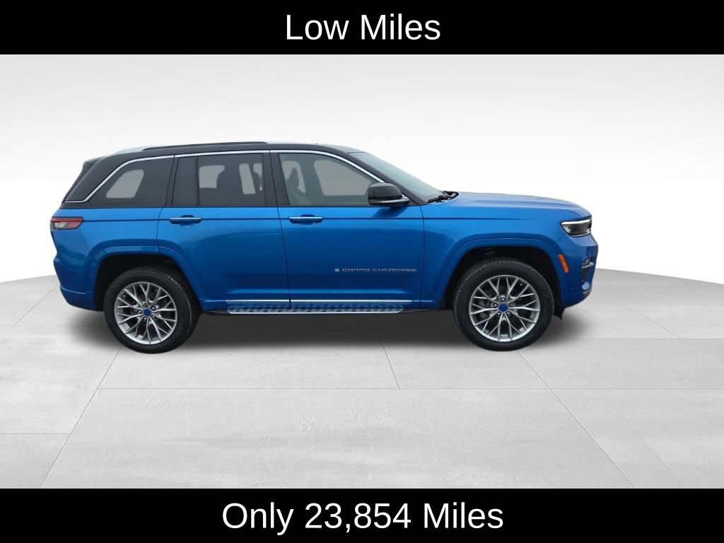 Used 2023 Jeep Grand Cherokee Summit w/ Luxury Tech Group V image 2
