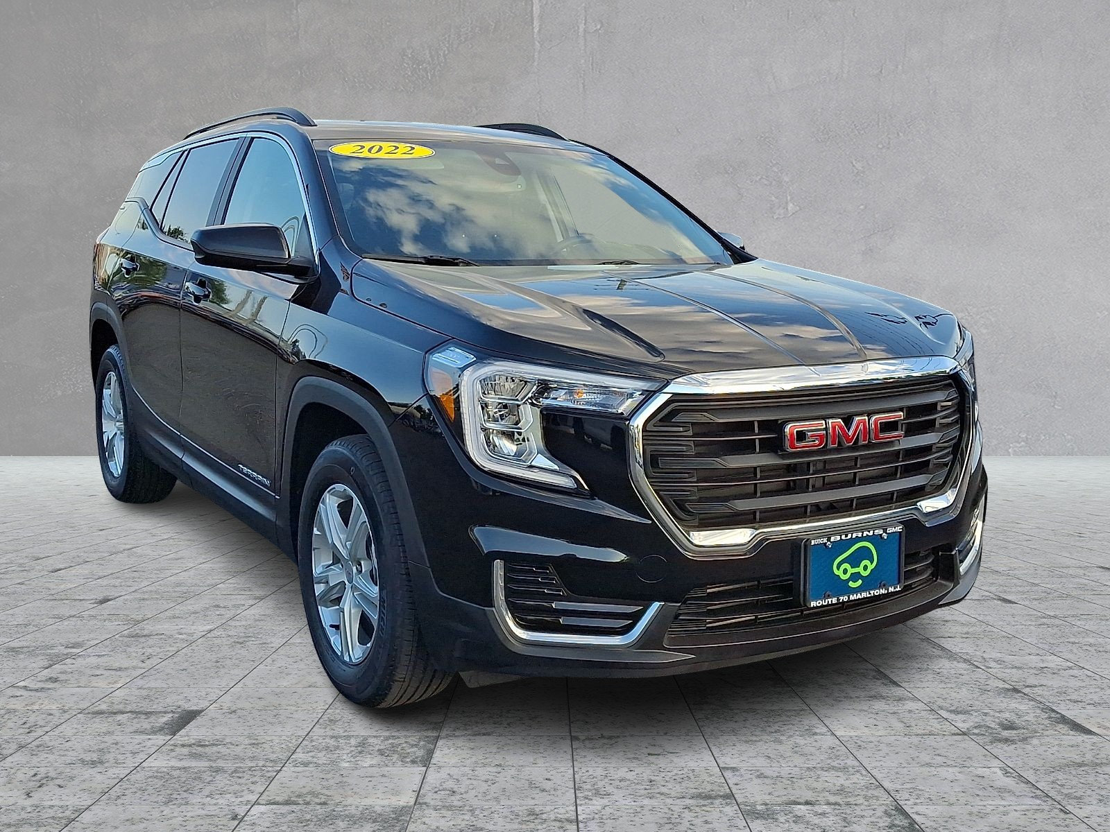 Certified 2022 GMC Terrain SLE w/ Driver Convenience Package FWD image 3