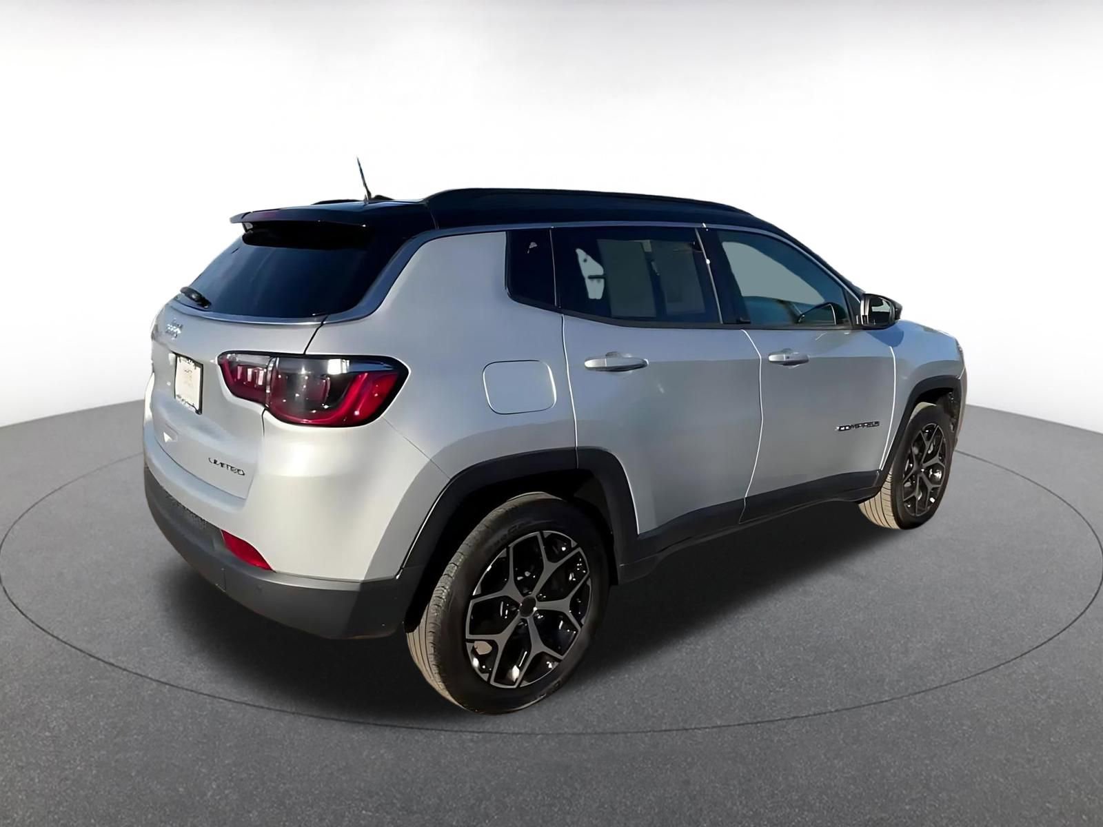 Used 2025 Jeep Compass Limited image 14