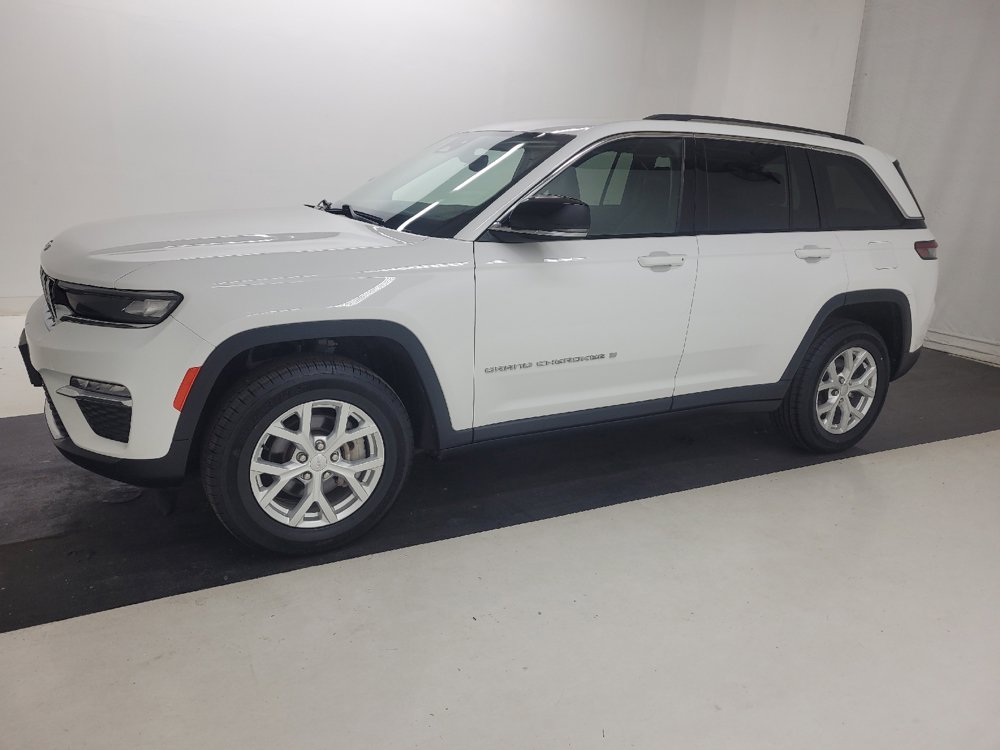 Used 2023 Jeep Grand Cherokee Limited AWD/4WD image 2