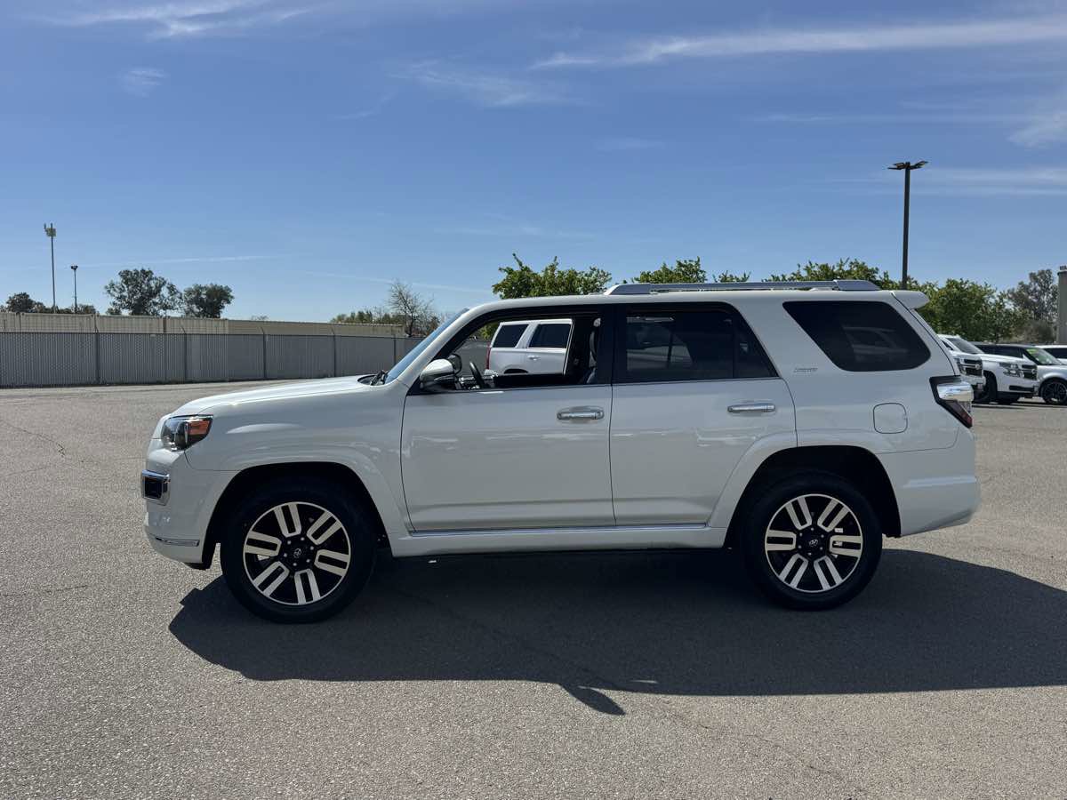 Used 2018 Toyota 4Runner Limited AWD/4WD image 6