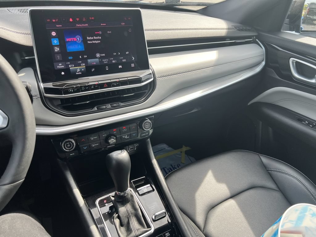 Certified 2025 Jeep Compass Limited AWD/4WD image 12
