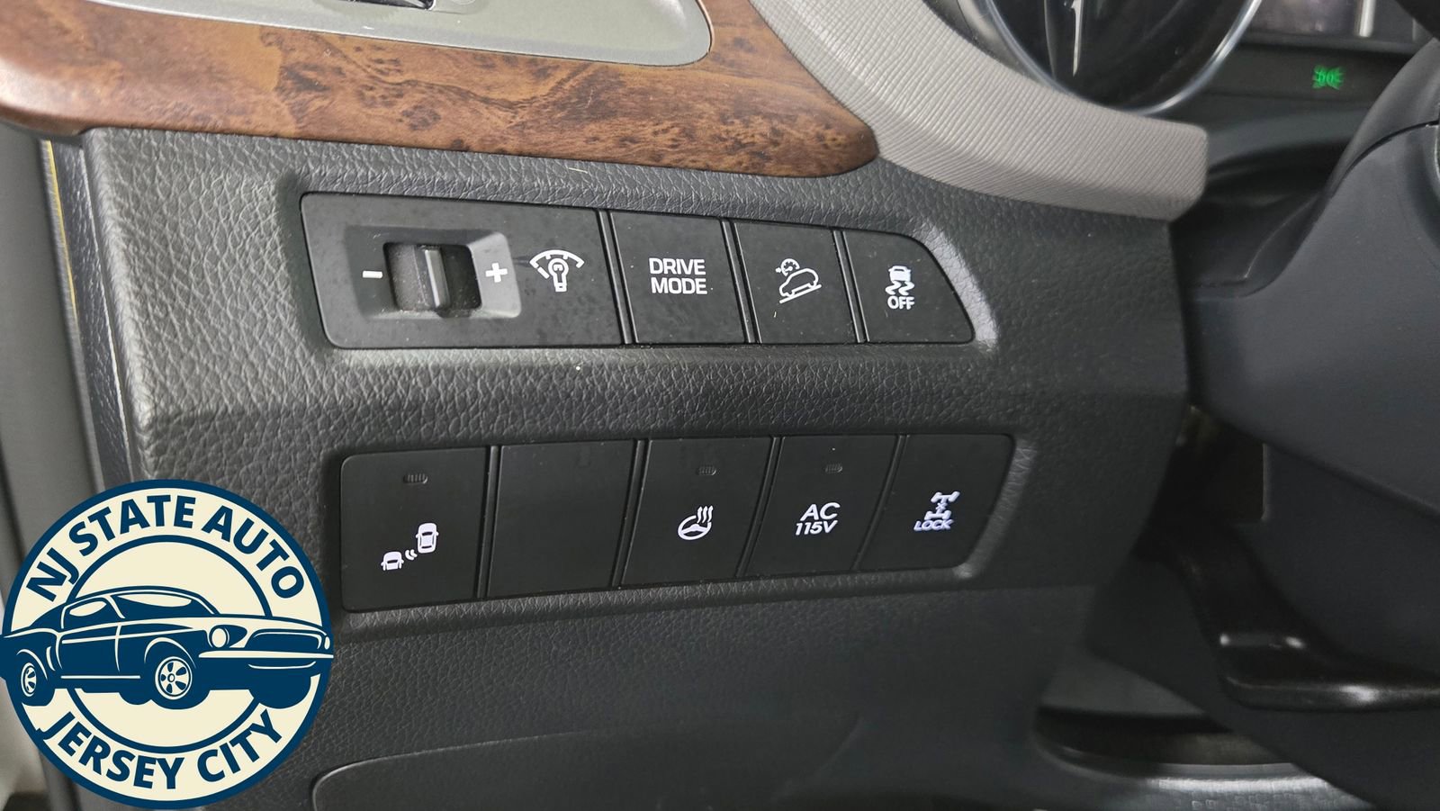 Used 2019 Hyundai Santa Fe XL AWD/4WD image 25