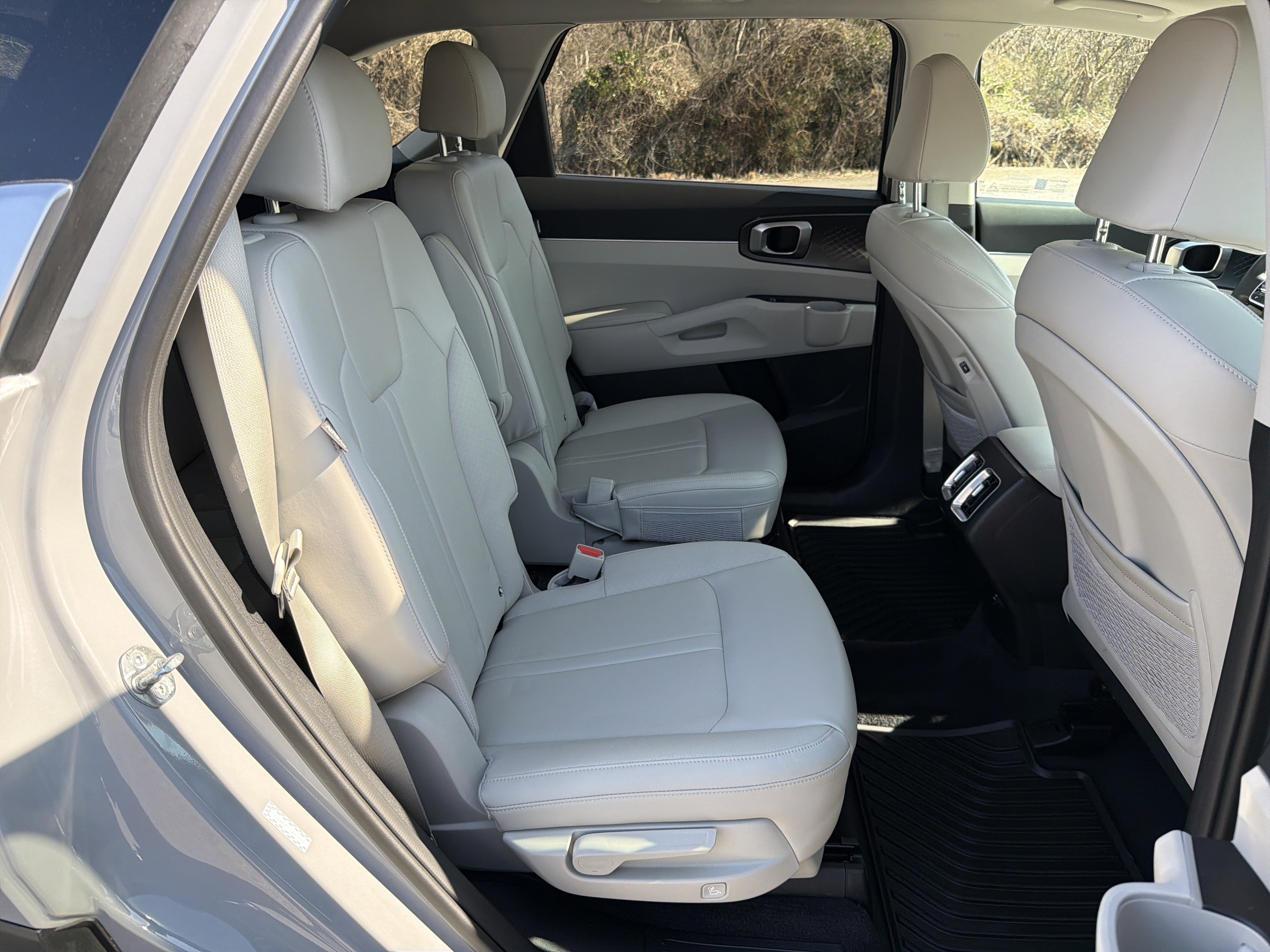 Used 2025 Kia Sorento EX w/ Panoramic Sunroof Package image 18