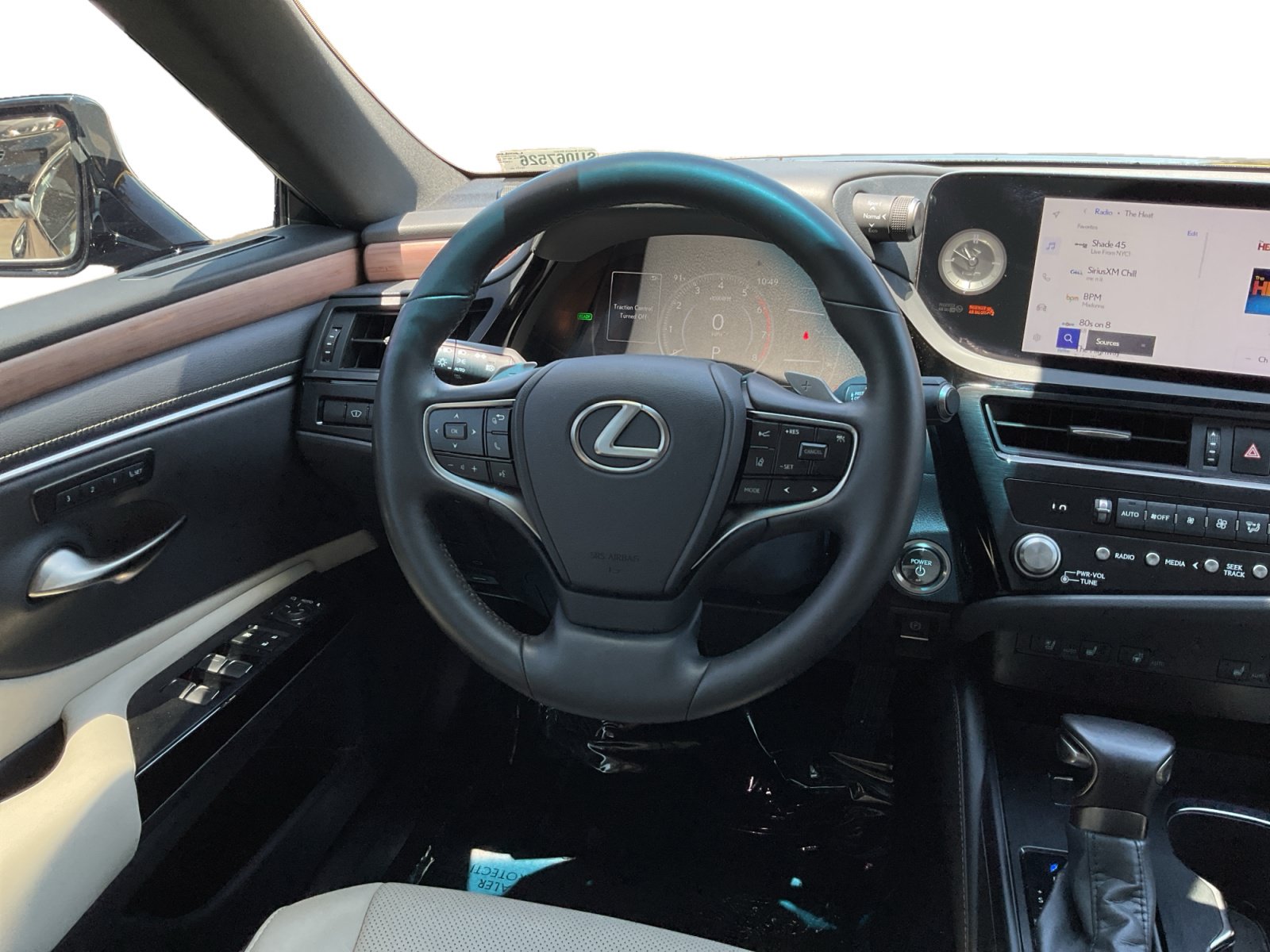 Used 2025 Lexus ES 300h w/ Premium Package FWD image 11