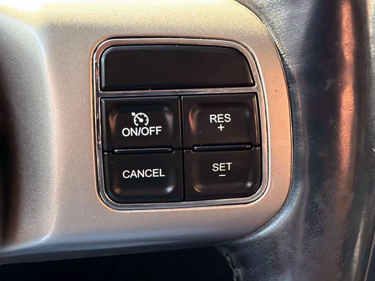 Used 2012 Jeep Grand Cherokee Overland AWD/4WD image 27