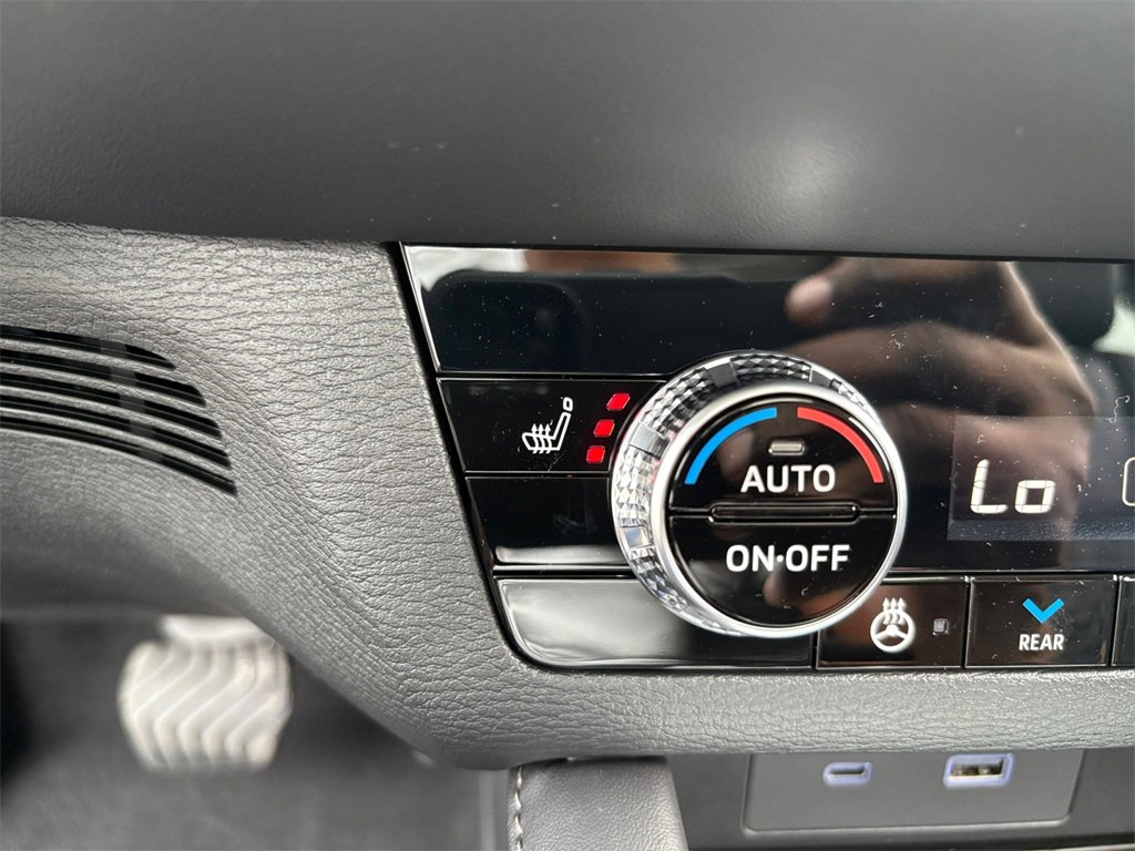 New 2025 Mitsubishi Outlander SEL image 5