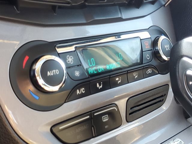 Used 2014 Ford Focus Titanium w/ Luxury Package FWD image 24