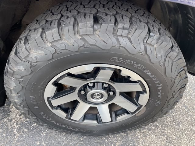 Used 2019 Toyota 4Runner TRD Off-Road Premium AWD/4WD image 19