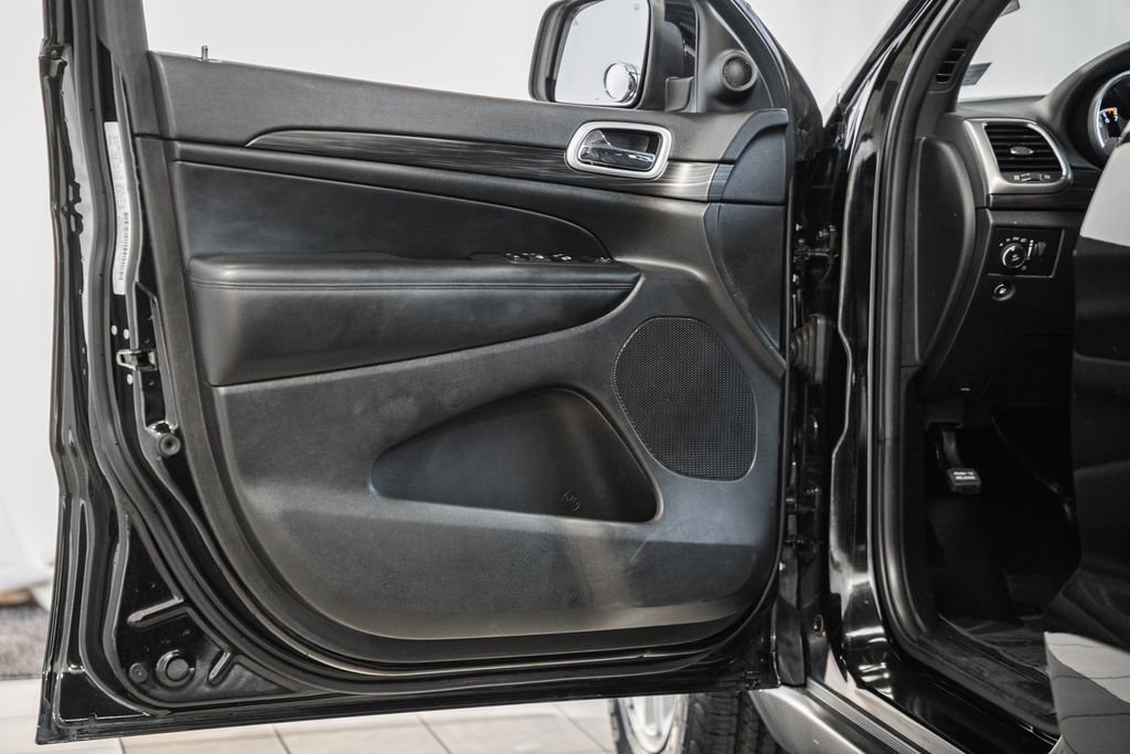 Certified 2019 Jeep Grand Cherokee Laredo w/ Security & Convenience Group image 36