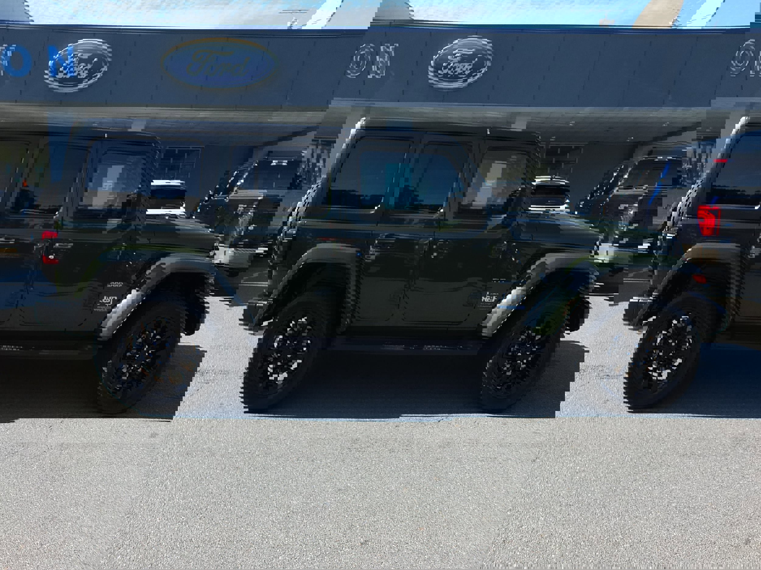 Used 2021 Jeep Wrangler Unlimited Sahara w/ Cold Weather Group image 2