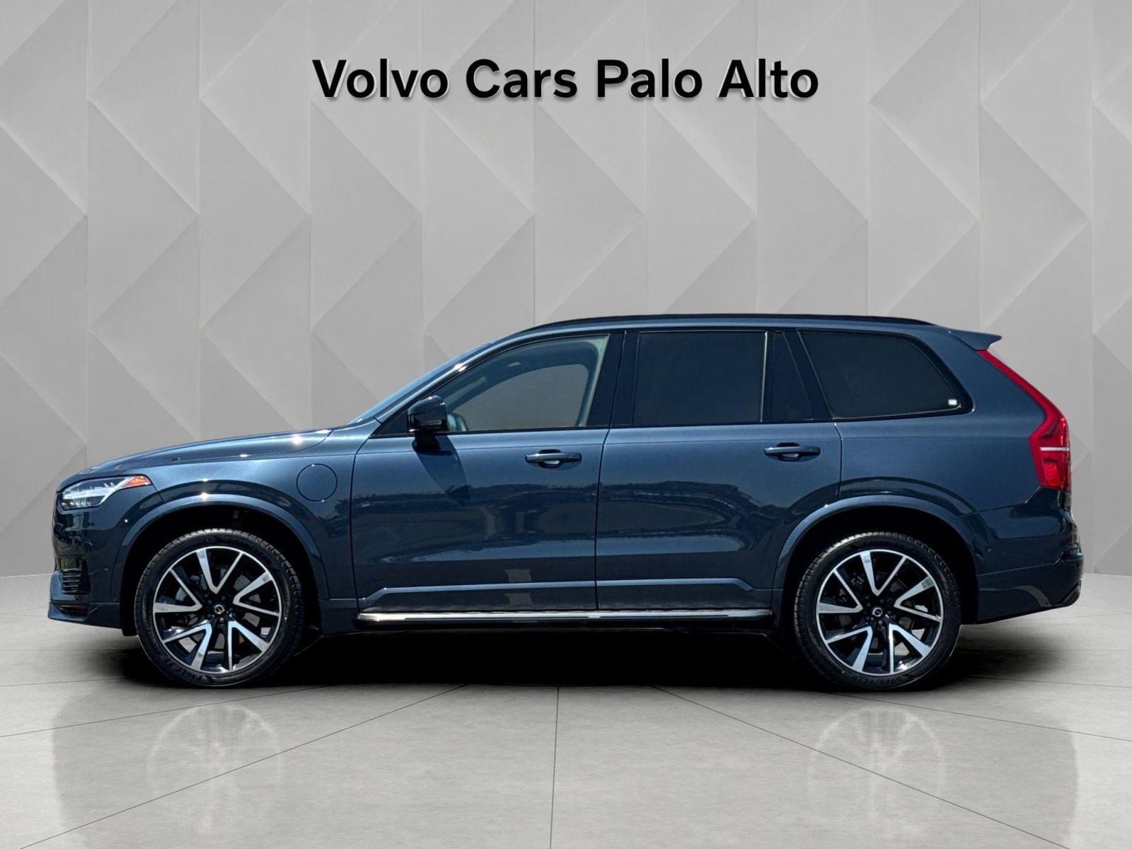 Certified 2023 Volvo XC90 T8 Ultimate AWD/4WD image 7
