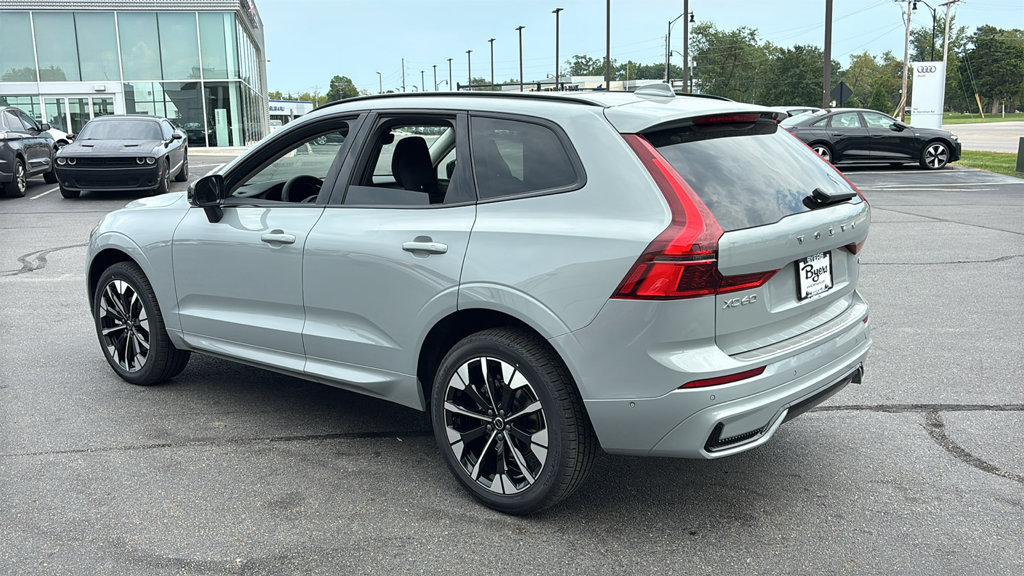 New 2027 Volvo XC60 B5 Plus AWD/4WD image 3