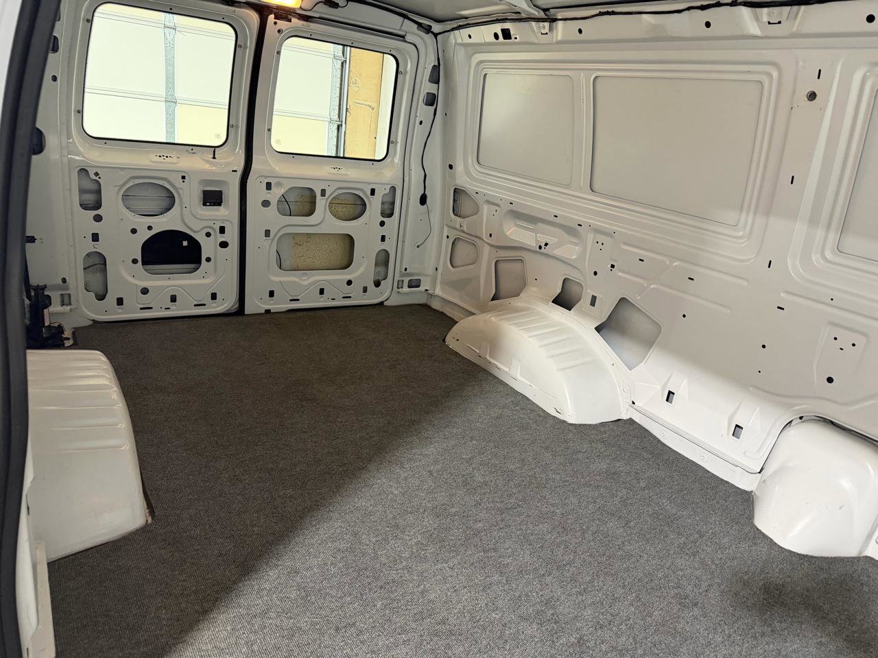 Used 1999 Ford E-150 and Econoline 150 RWD image 10