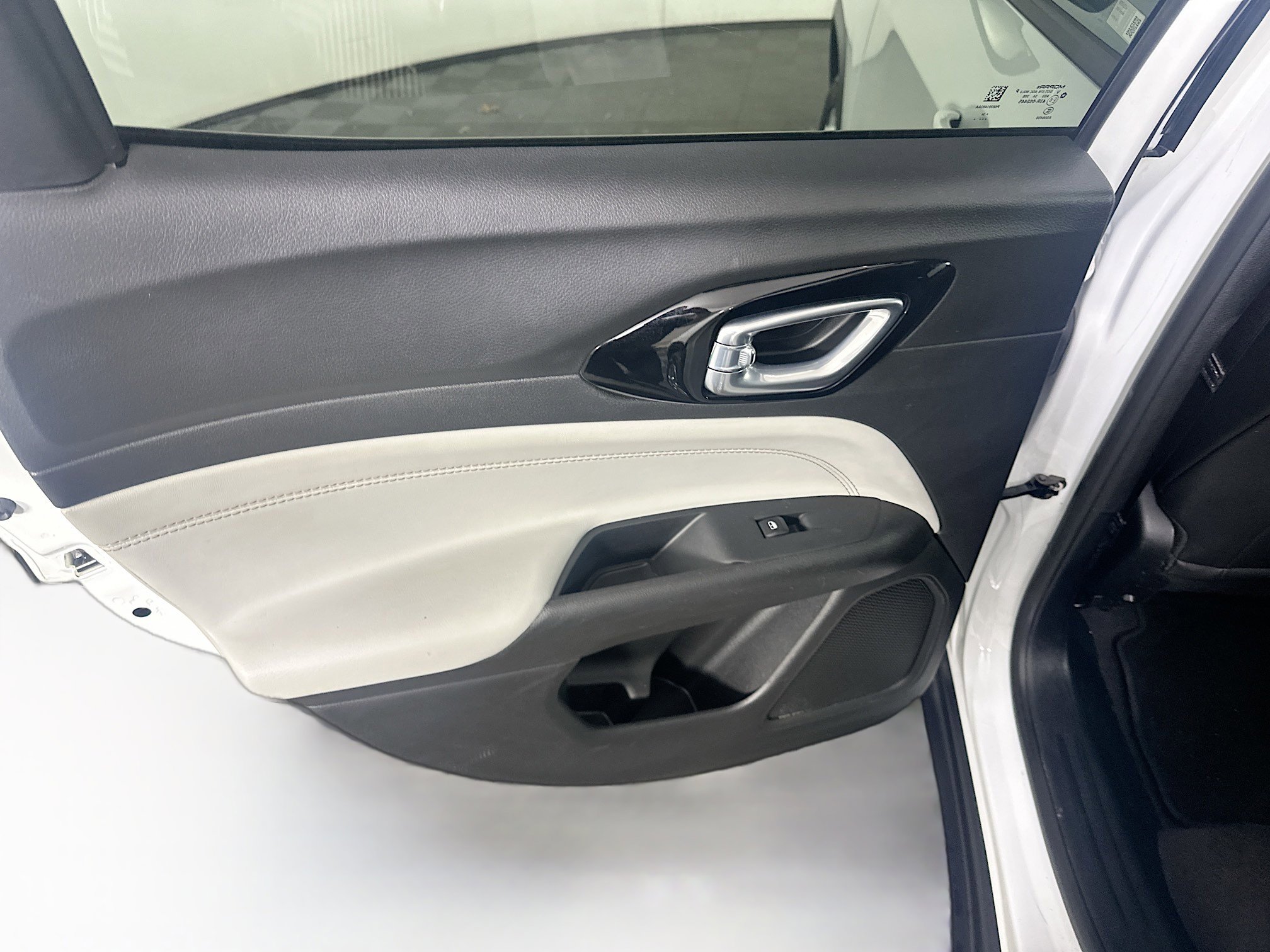 Used 2025 Jeep Compass Limited image 25