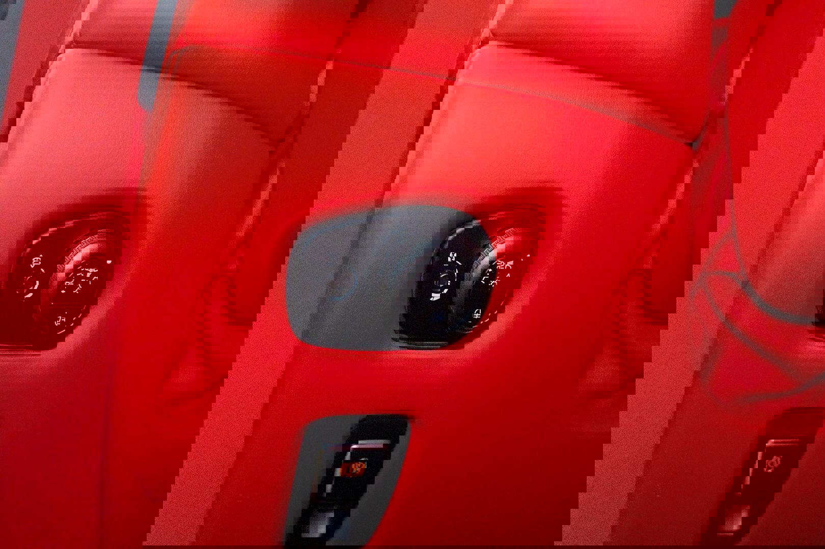 Used 2019 Aston Martin V8 Vantage Coupe image 21