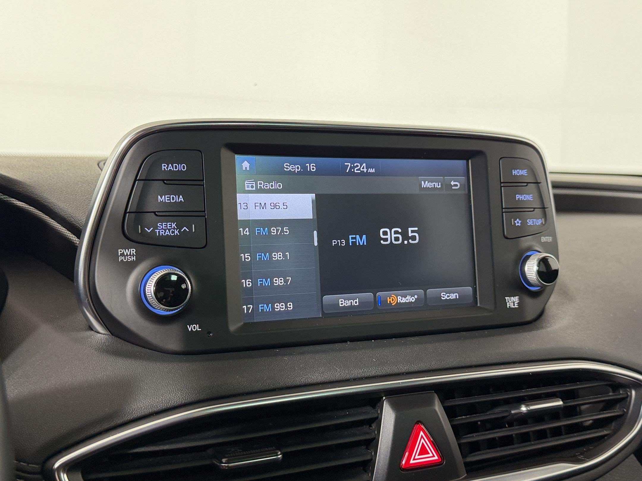 Used 2019 Hyundai Santa Fe Limited FWD image 18