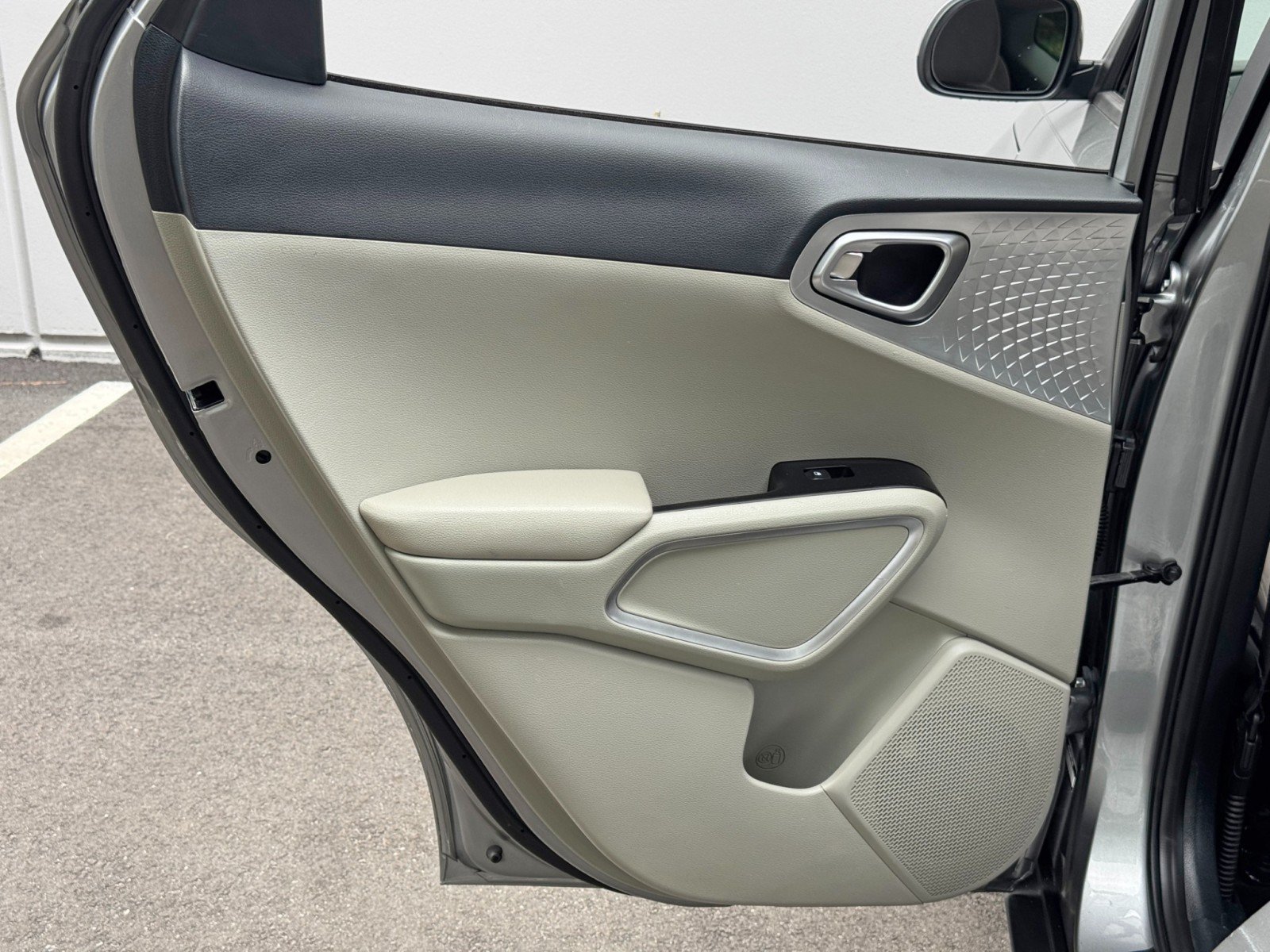 Used 2023 Kia Soul LX w/ LX Technology Package FWD image 34
