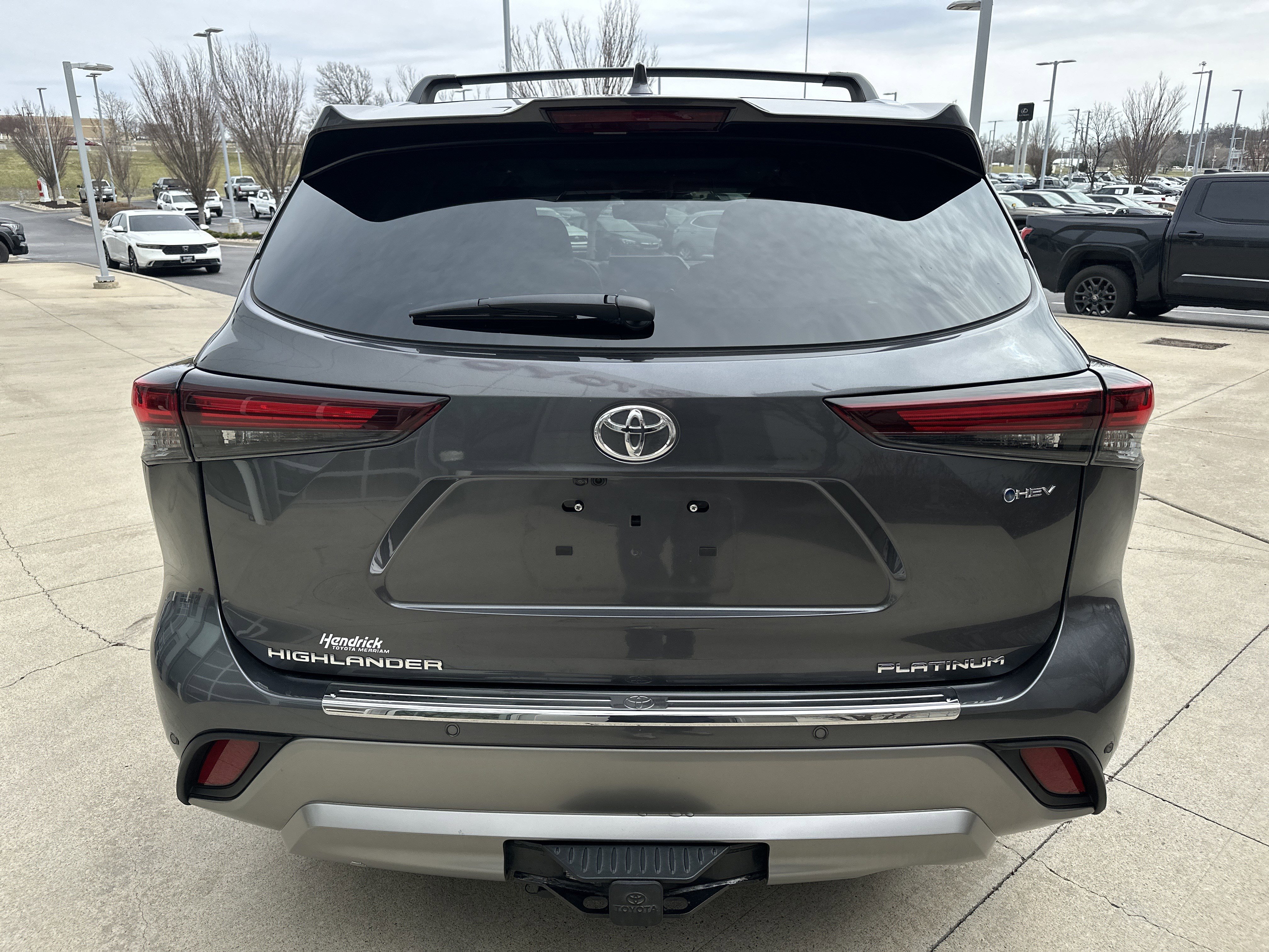 Used 2025 Toyota Highlander Platinum image 8