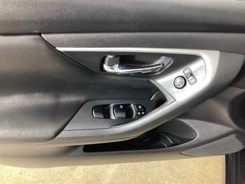Used 2017 Nissan Altima 2.5 S w/ Power Driver Seat Package FWD image 13