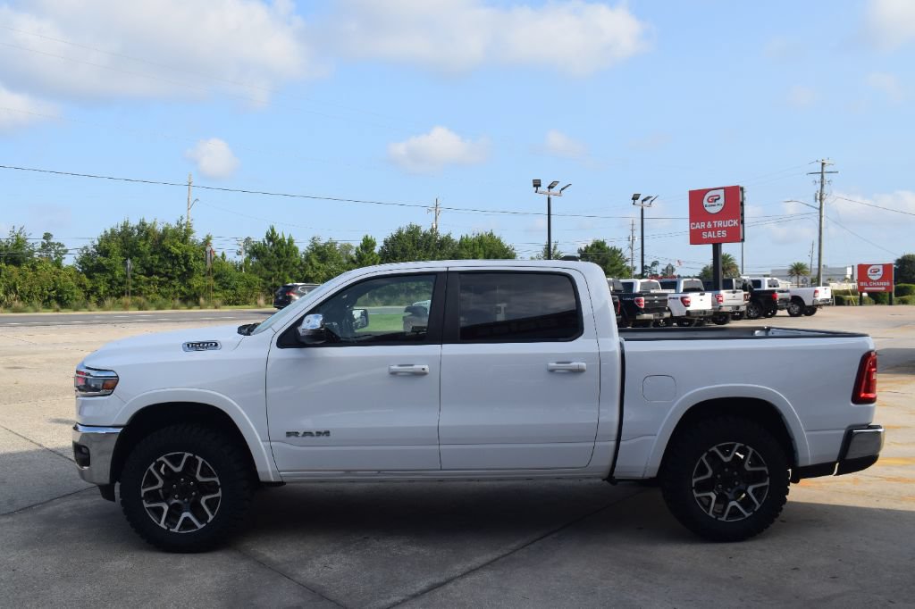 Used 2025 RAM 1500 Laramie AWD/4WD image 6