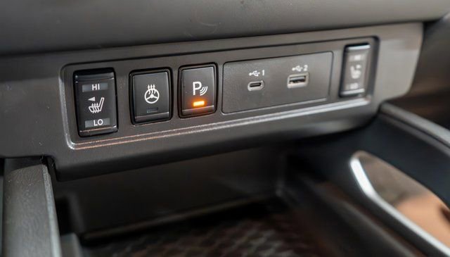 Certified 2025 Nissan Frontier SV w/ SV Convenience Package image 32