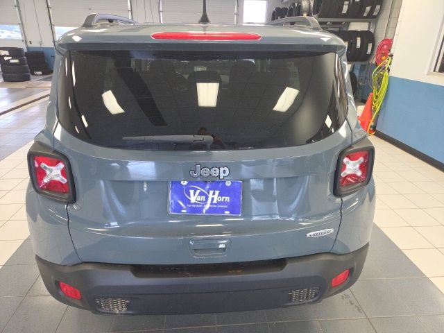 Used 2018 Jeep Renegade Latitude w/ Popular Equipment Group image 4