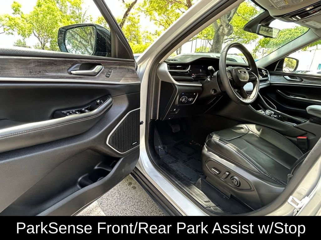 Used 2023 Jeep Grand Cherokee 4WD 4xe w/ Luxury Tech Group II image 15