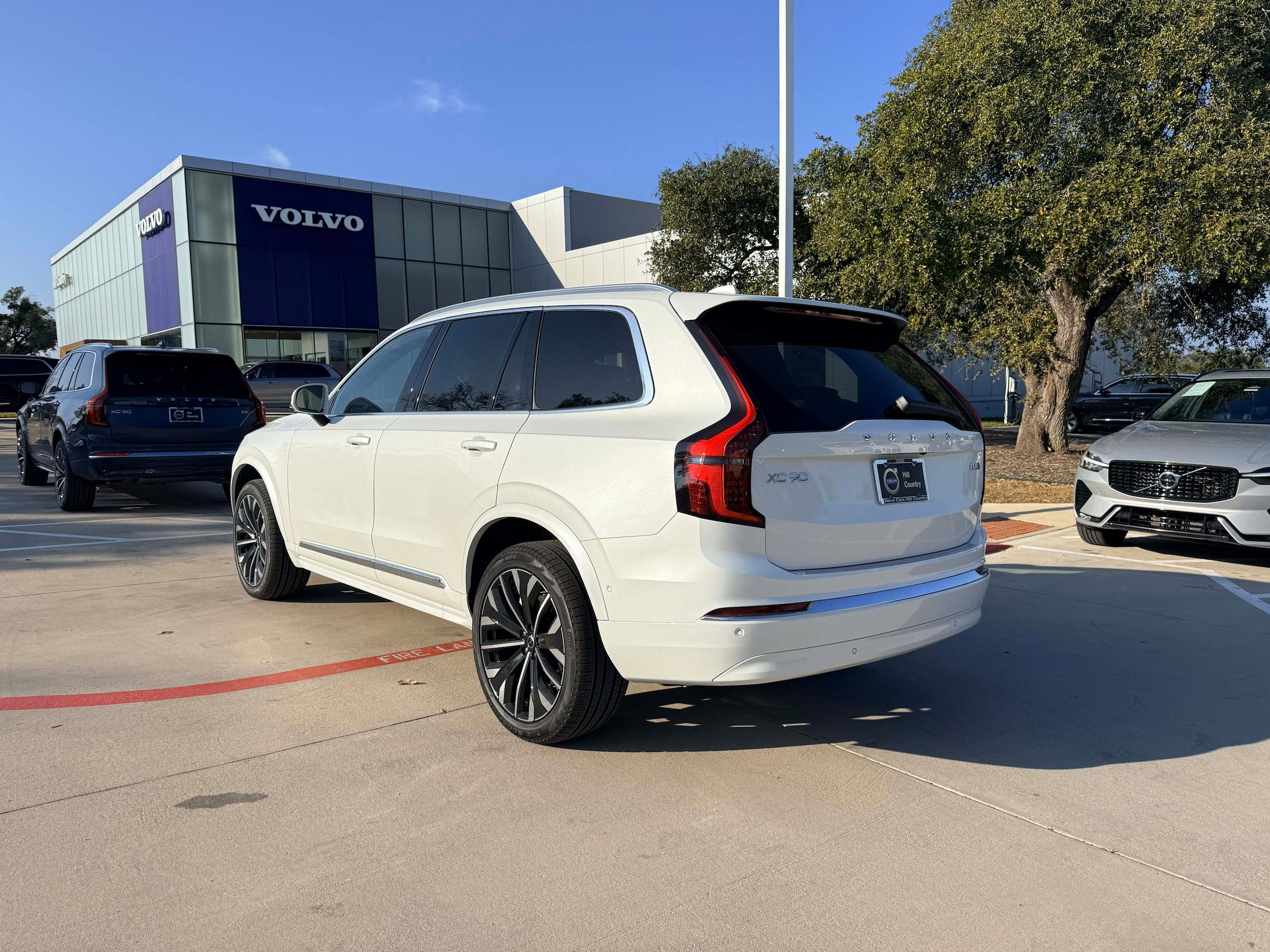 New 2026 Volvo XC90 B6 Plus w/ Protection Package Premier AWD/4WD image 3