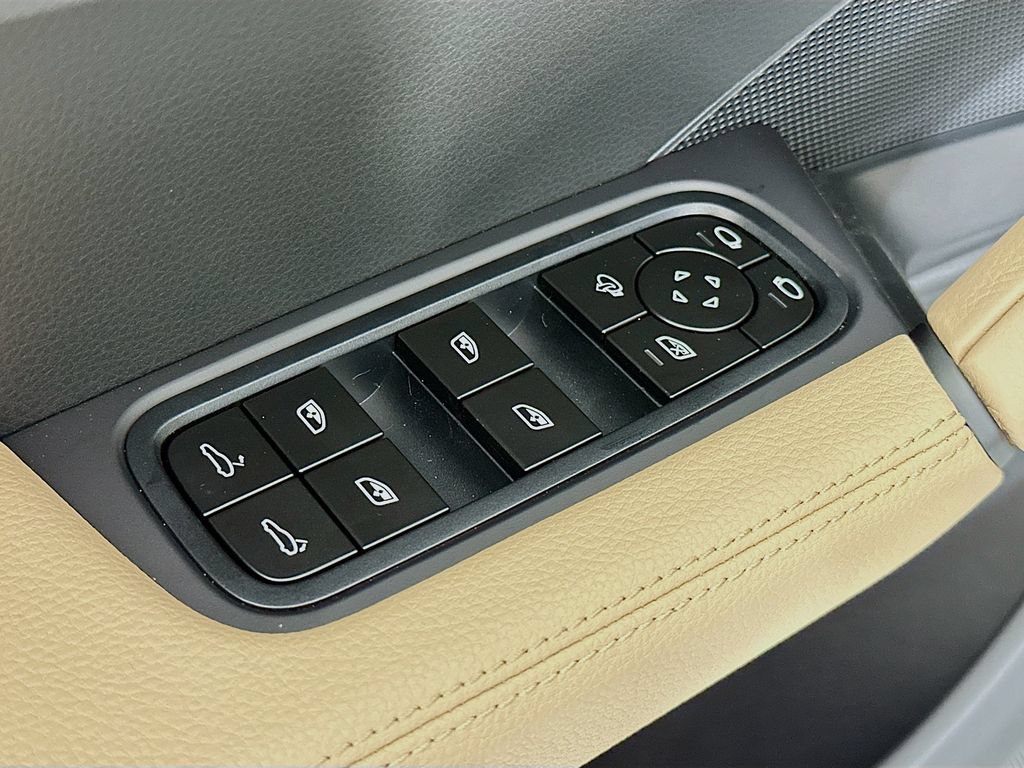 New 2026 Porsche Cayenne Coupe AWD/4WD image 19