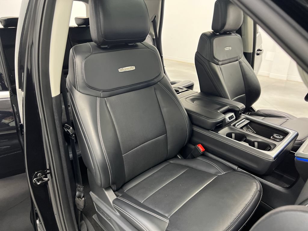 Used 2025 Ford Expedition Platinum AWD/4WD image 30