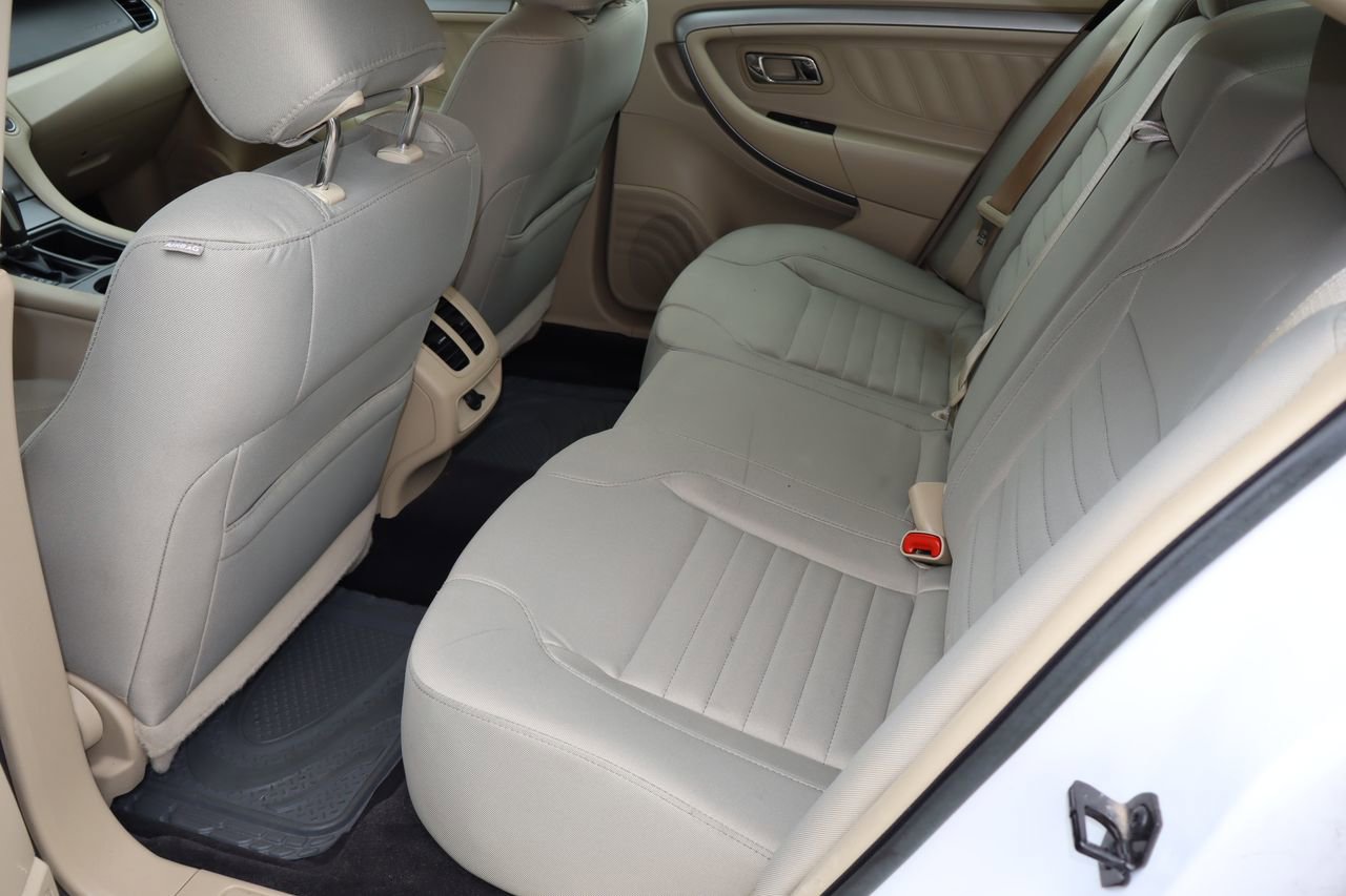 Used 2018 Ford Taurus SE FWD image 5