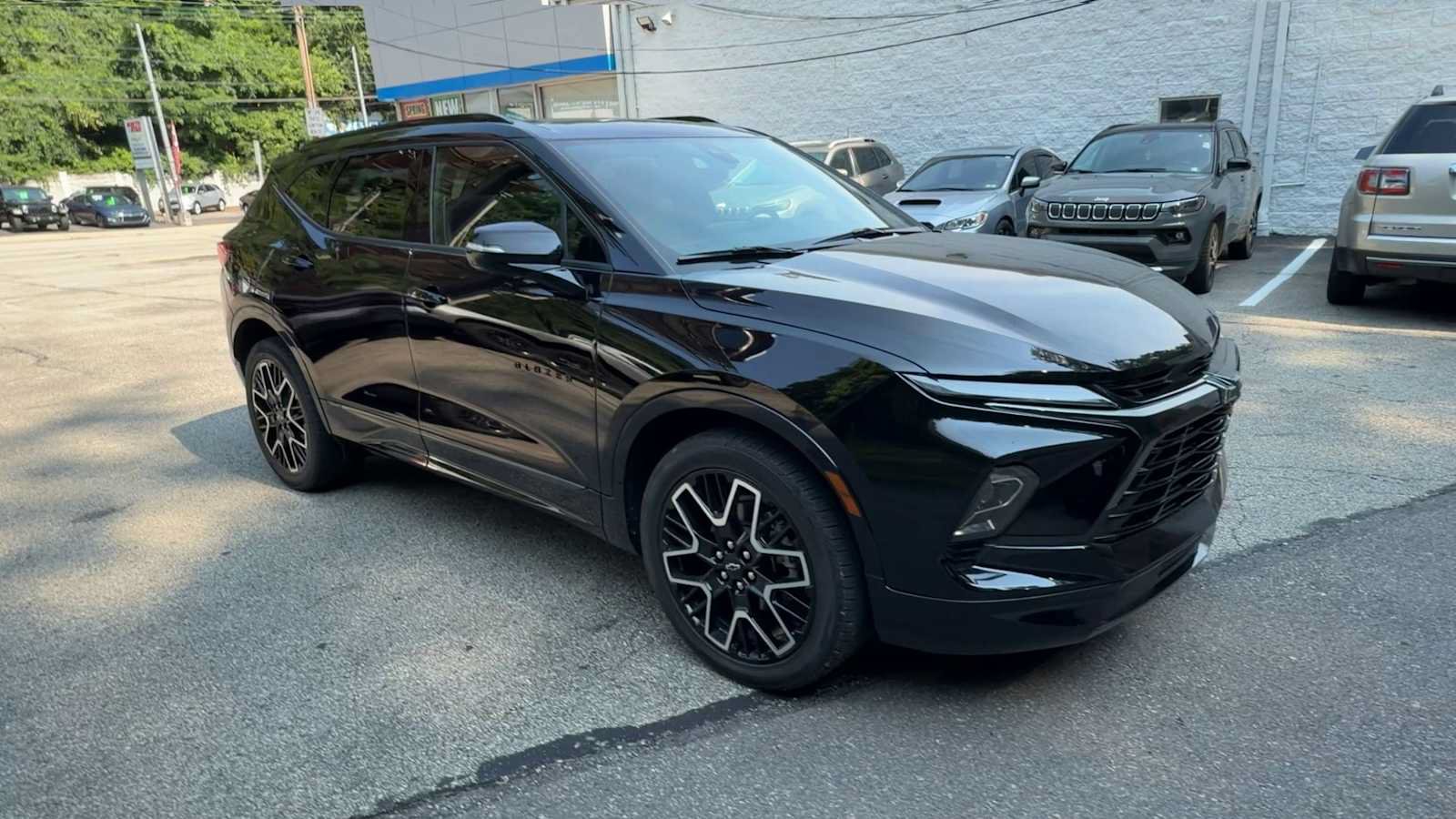 Certified 2025 Chevrolet Blazer RS w/ Driver Confidence II Package AWD/4WD image 2