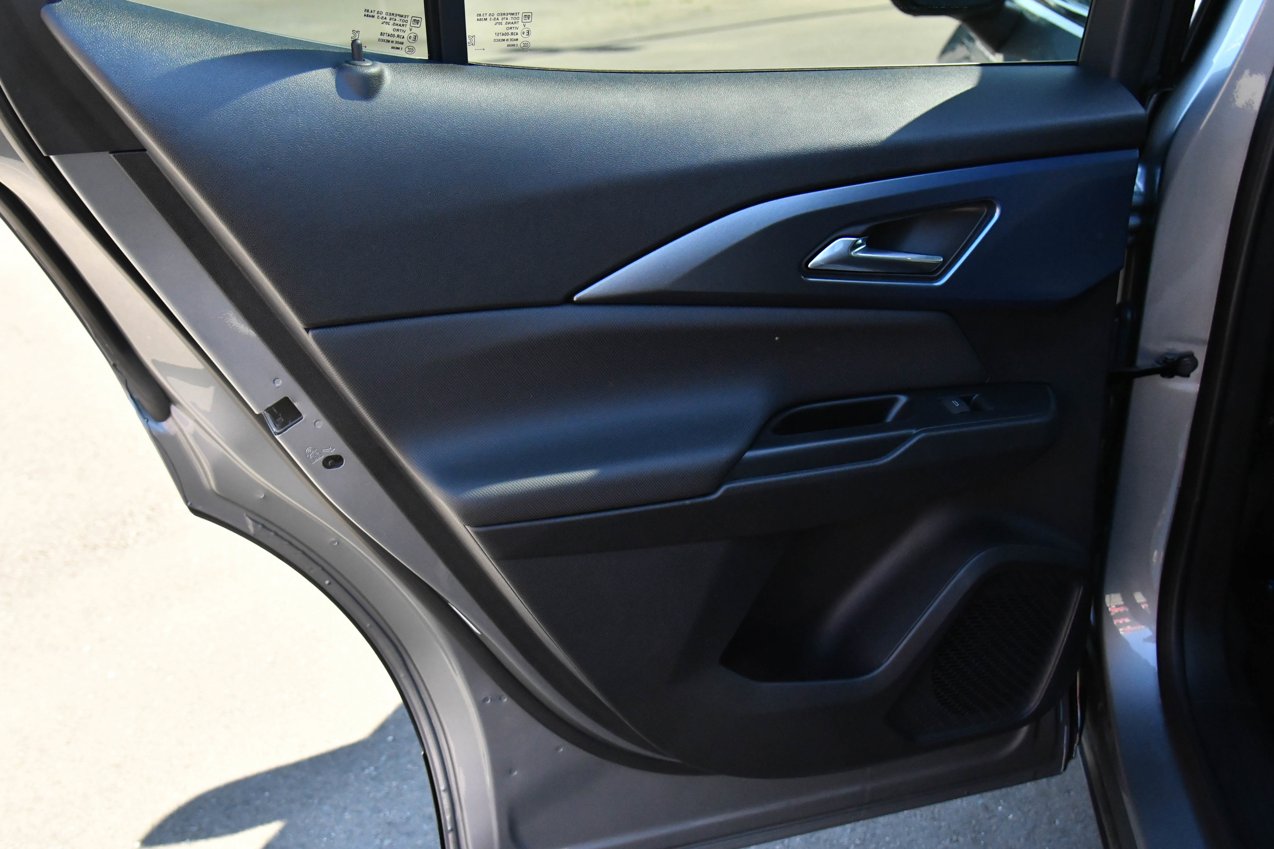 Used 2025 Chevrolet Equinox EV LT w/ Convenience Package image 44