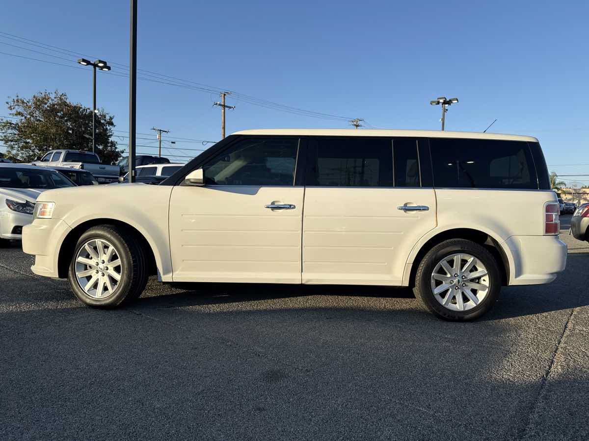 Used 2011 Ford Flex SEL w/ Rapid Spec Order Code FWD image 2