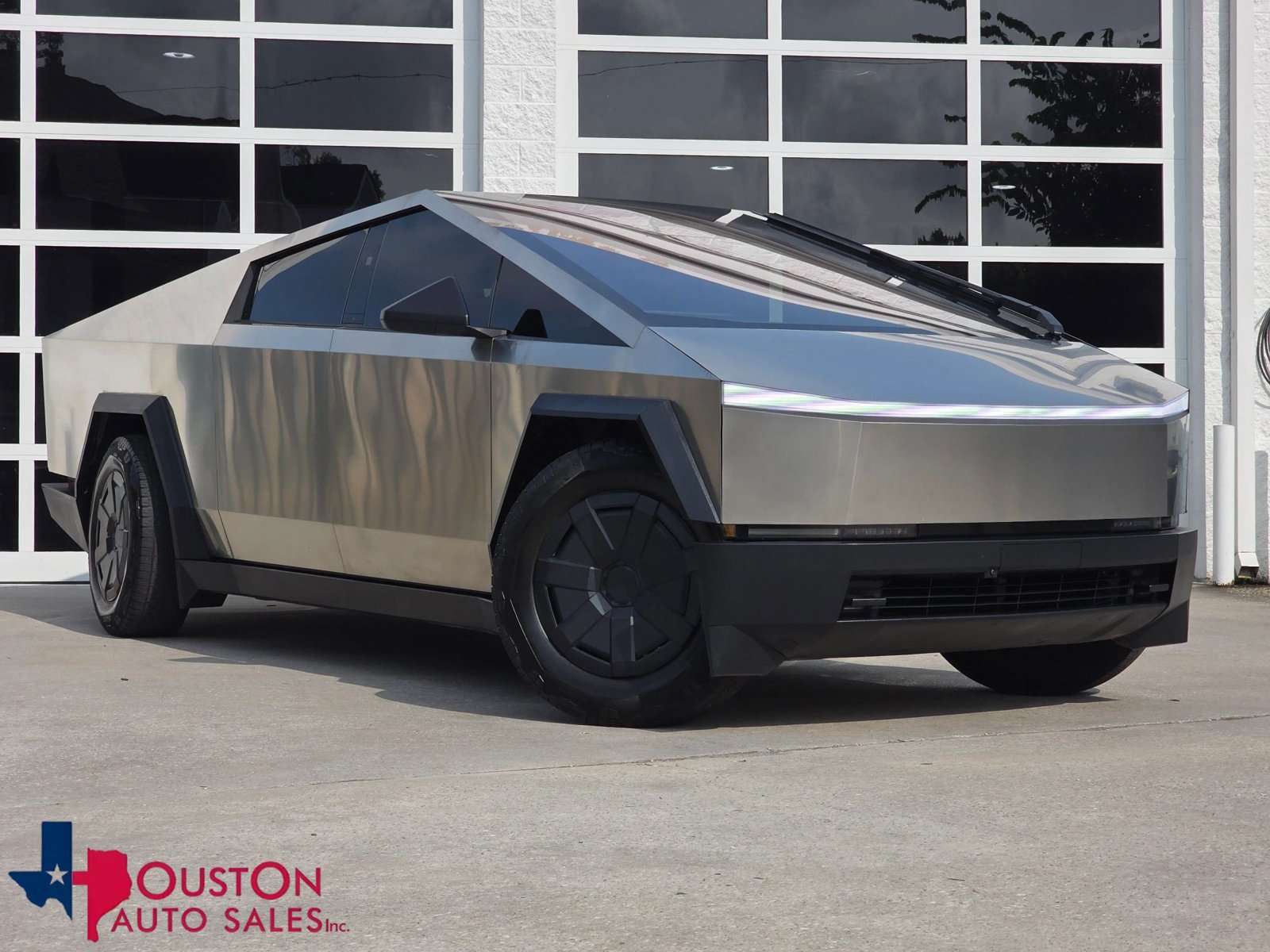 Used 2025 Tesla Cybertruck AWD Crew Cab image 1