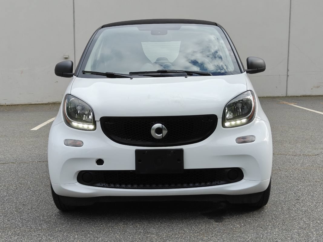 Used 2017 smart fortwo passion RWD image 9