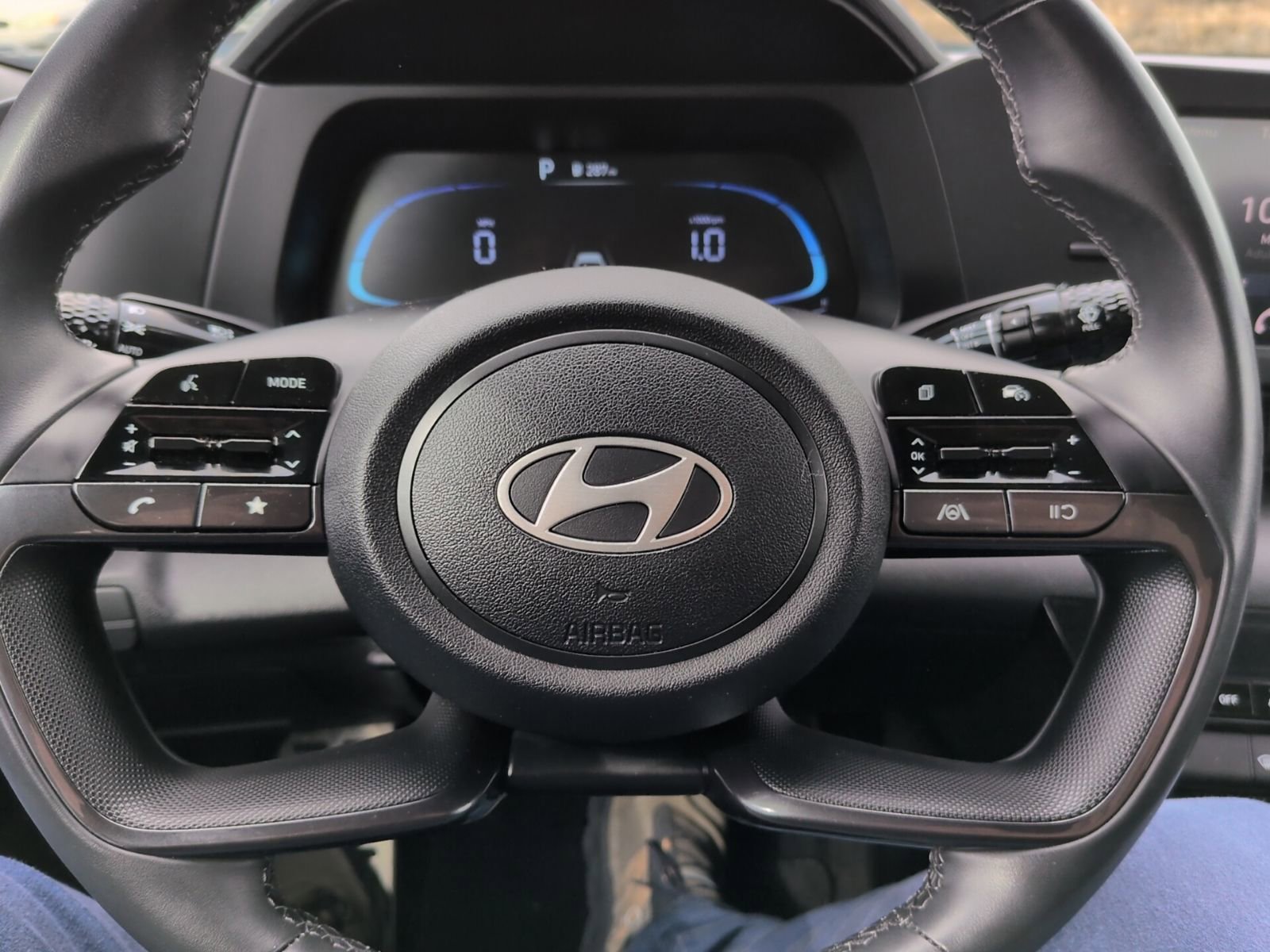 Used 2025 Hyundai Elantra Sport image 16