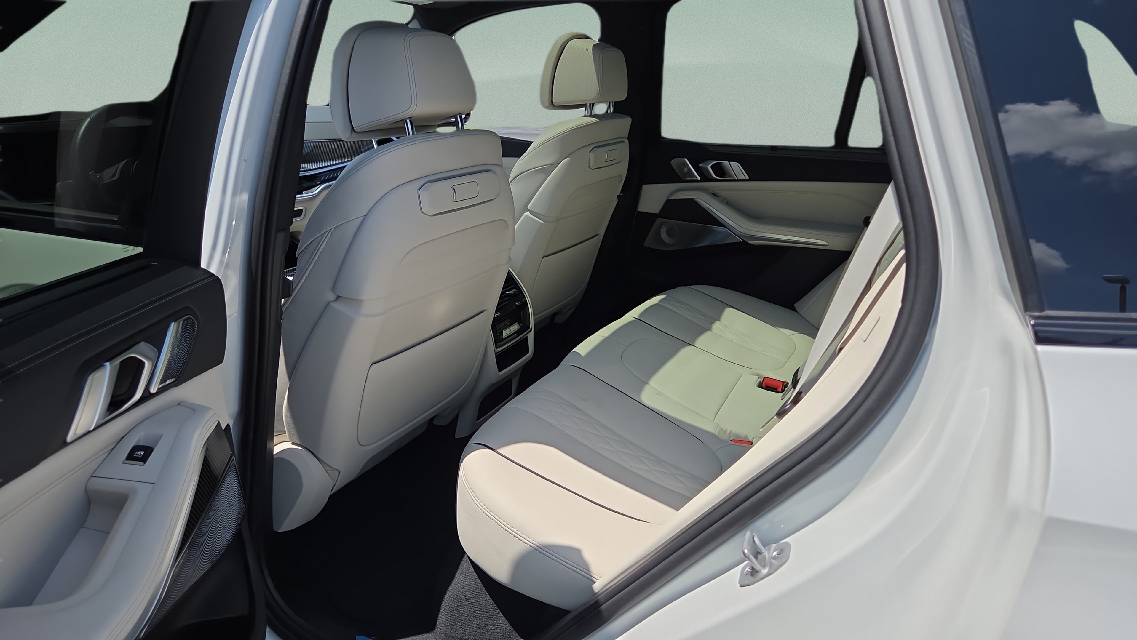 Certified 2025 BMW X5 M60i w/ Executive Package AWD/4WD image 12